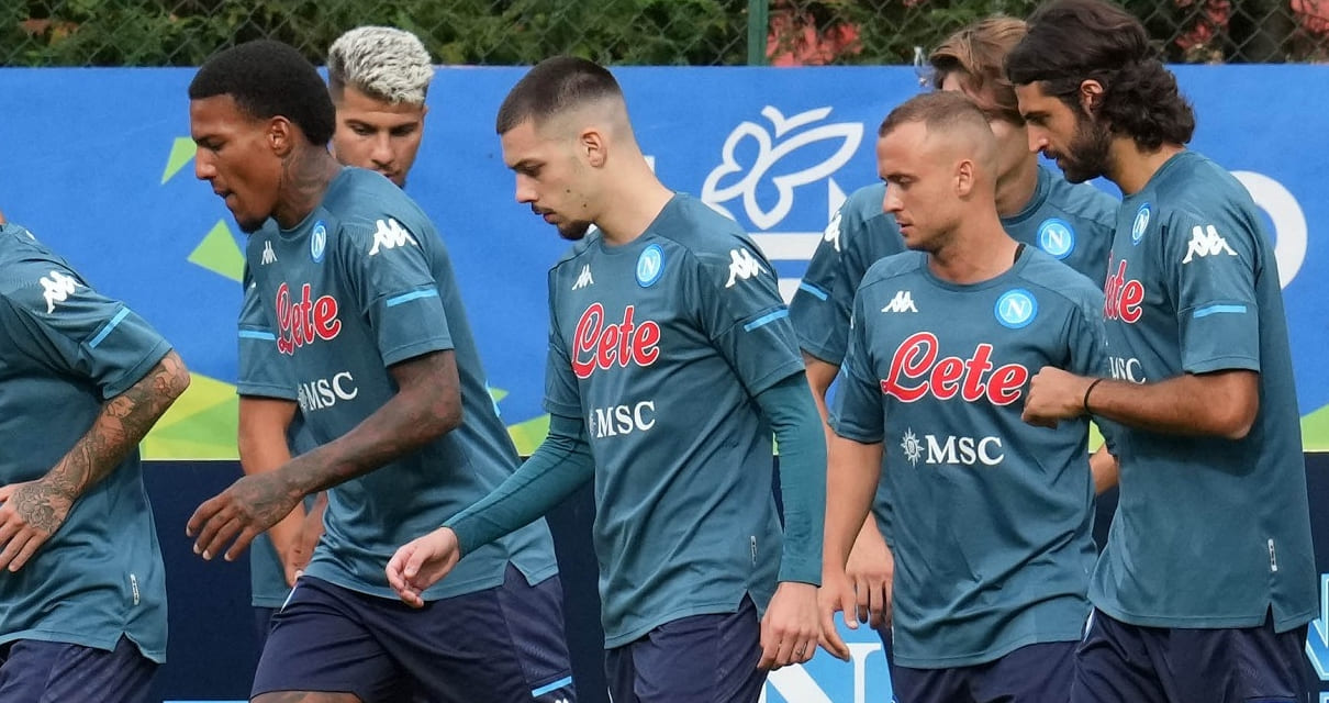 Napoli in campo alla vigilia della partita con il Torino novità per Petagna
