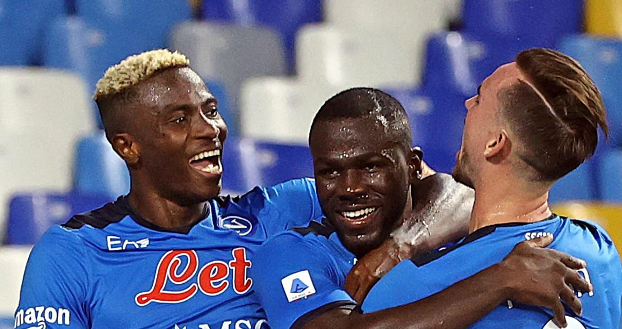 Il Napoli continua a lavorare in vista del Cagliari un calciatore si allena a parte
