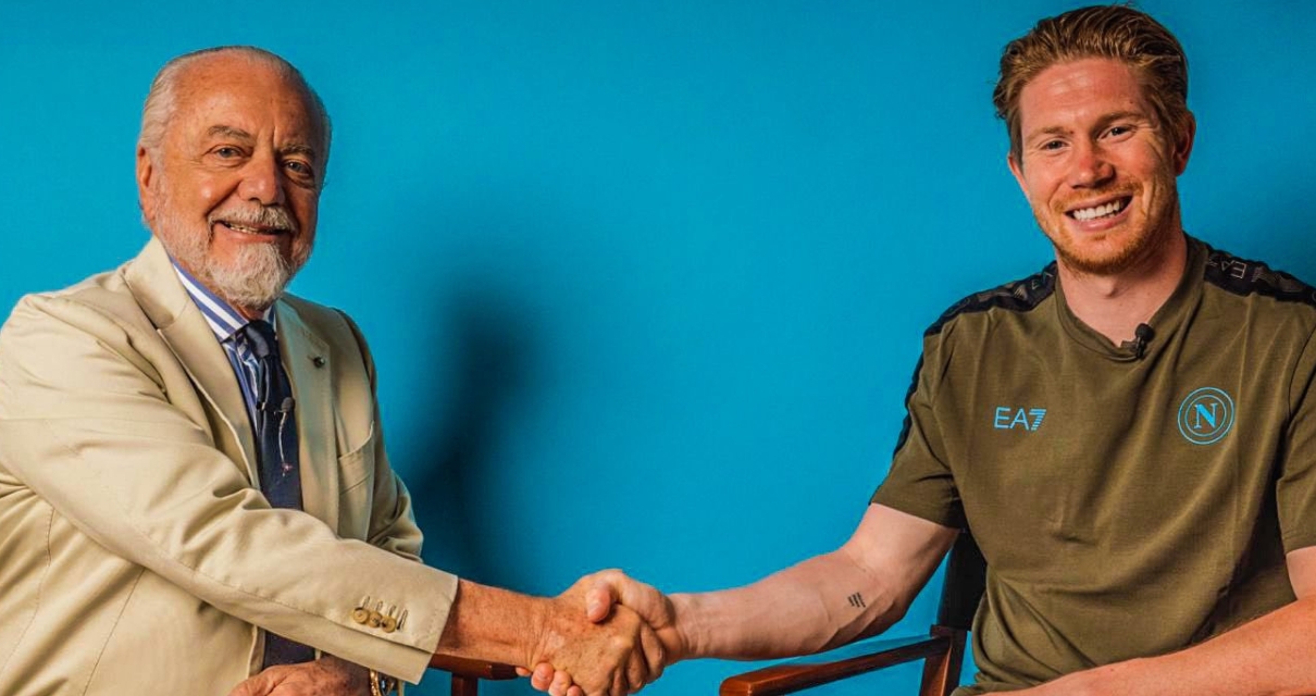 De Bruyne si presenta dopo l'ufficialità del trasferimento al Napoli